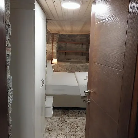 Akraios Beautiful Stone House In Apartamento